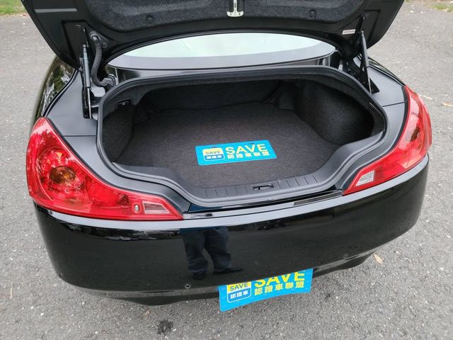 G37 雙門跑車 車子超美  第21張相片
