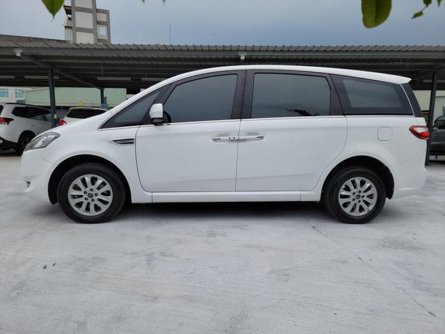 M7 2.2 8人座休旅車 只跑5萬  第8張相片