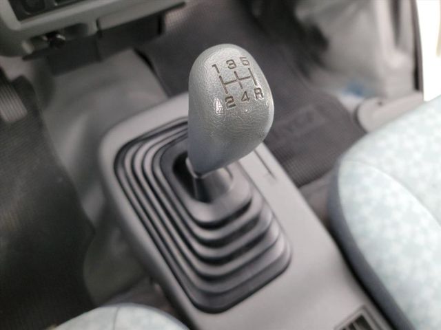 VERYCA 1.3 只跑3萬 車子超美  第15張相片