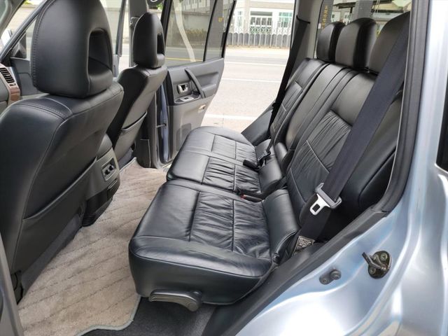 稀有純種4WD七人座休旅車  第14張相片