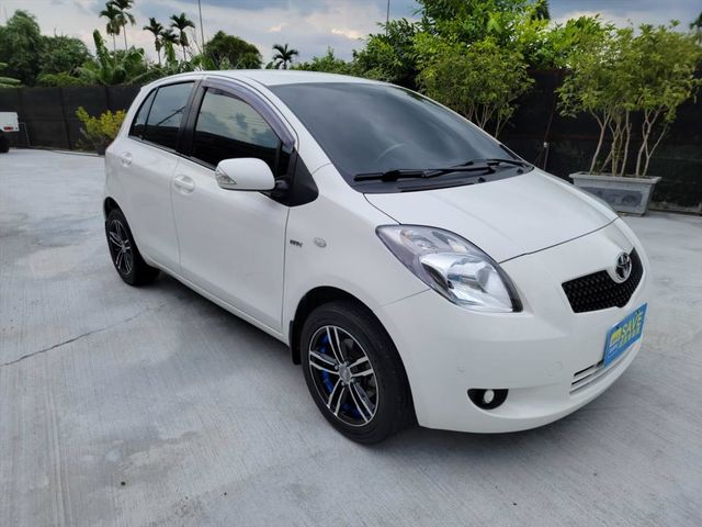 YARIS 1.5 只跑12萬 超美白色  第3張相片