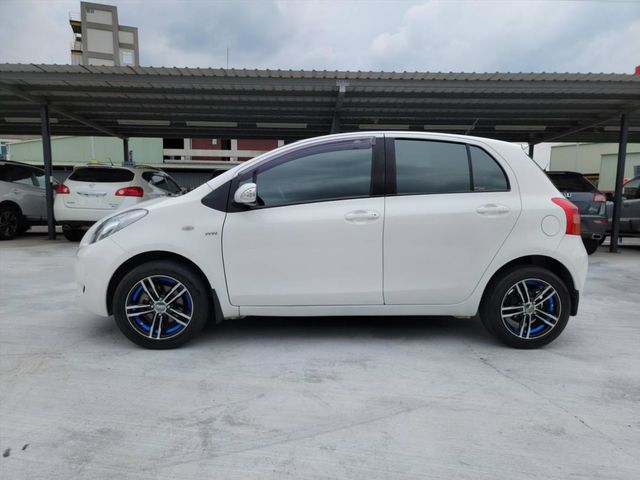 YARIS 1.5 只跑12萬 超美白色  第8張相片