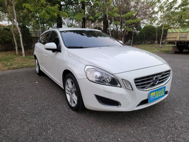 VOLVO V60 D4 2.0 旅行車  第3張相片