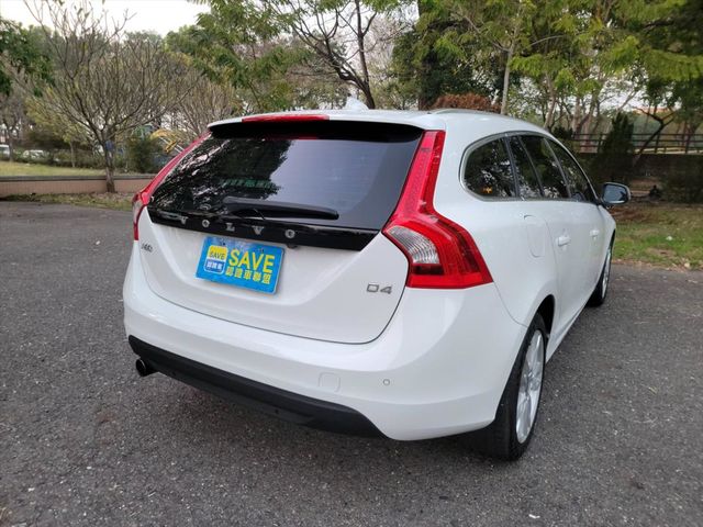 VOLVO V60 D4 2.0 旅行車  第5張相片