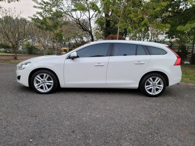 VOLVO V60 D4 2.0 旅行車  第8張相片