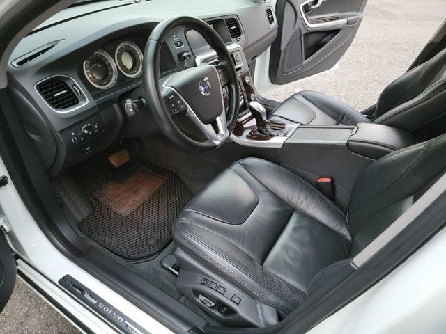 VOLVO V60 D4 2.0 旅行車  第11張相片