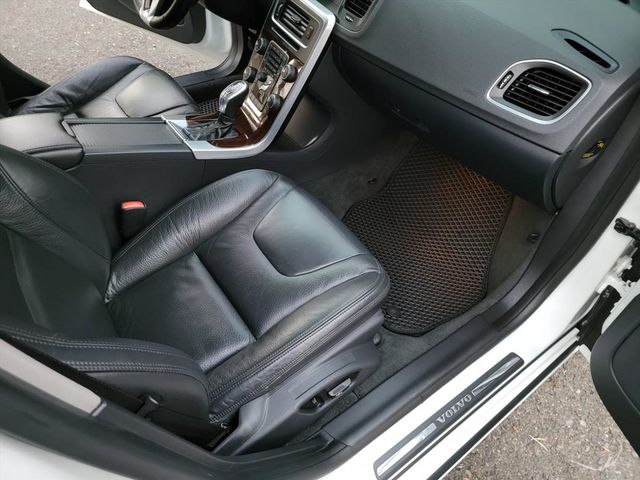 VOLVO V60 D4 2.0 旅行車  第13張相片