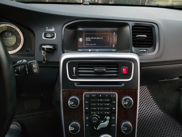VOLVO V60 D4 2.0 旅行車  第16張相片