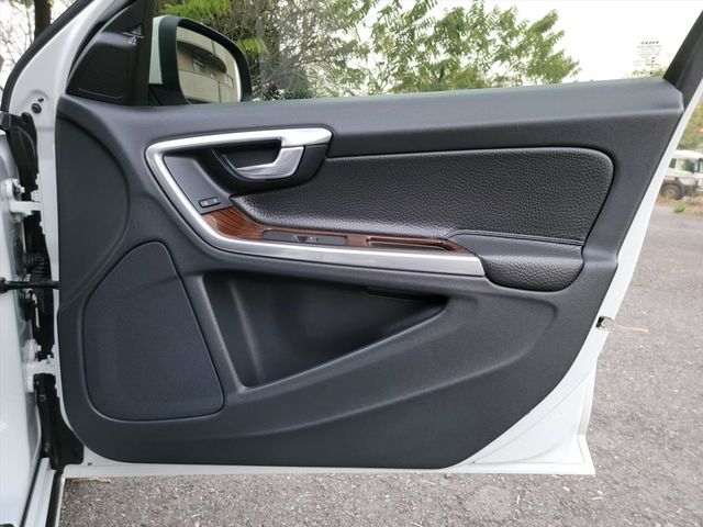 VOLVO V60 D4 2.0 旅行車  第18張相片