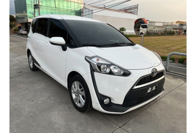 Toyota SIENTA  第1張相片
