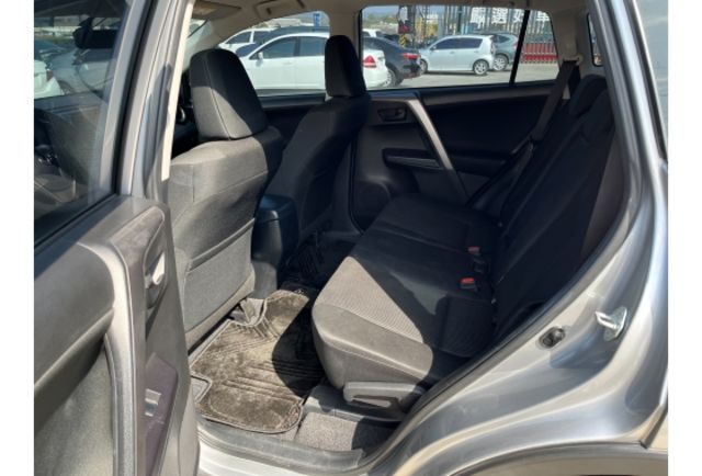 Toyota RAV4  第9張相片