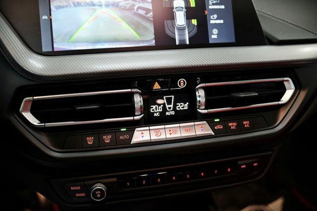 一手車僅跑8千里 撥片 電動椅 導航倒影 電尾門 偏離警示 ACC AEB 原版原漆  第15張相片
