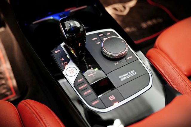 一手車僅跑8千里 撥片 電動椅 導航倒影 電尾門 偏離警示 ACC AEB 原版原漆  第16張相片