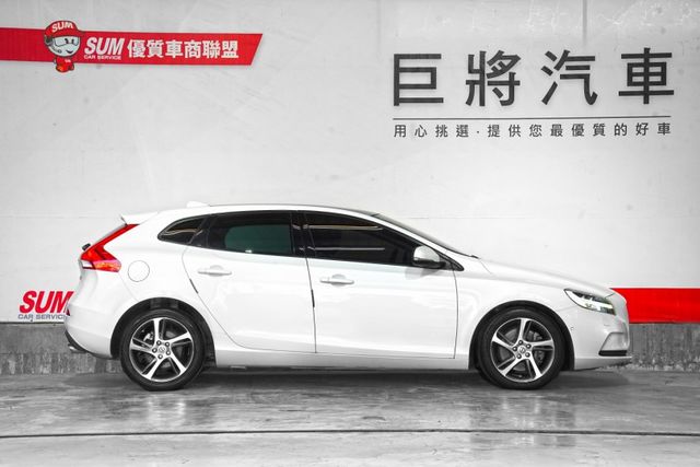 原版原漆 僅跑5.9萬里 ACC、HK音響、導航、盲點、偏離警示、車道維持  第4張相片
