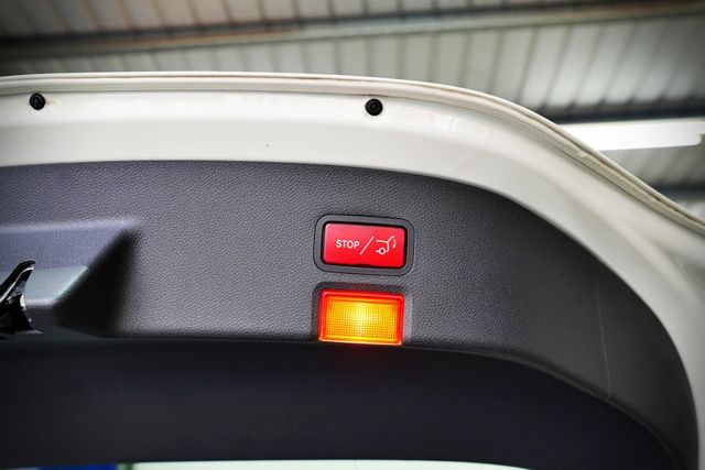 僅跑6.6萬里 總代理 原版件 HID自動頭燈 雙電動椅 倒影 全景天窗 電尾門  第19張相片