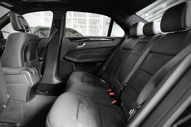 一手車 僅跑6.6萬里 AMG、天窗、倒車顯影、Ikey、摸門解鎖、導航  第8張相片