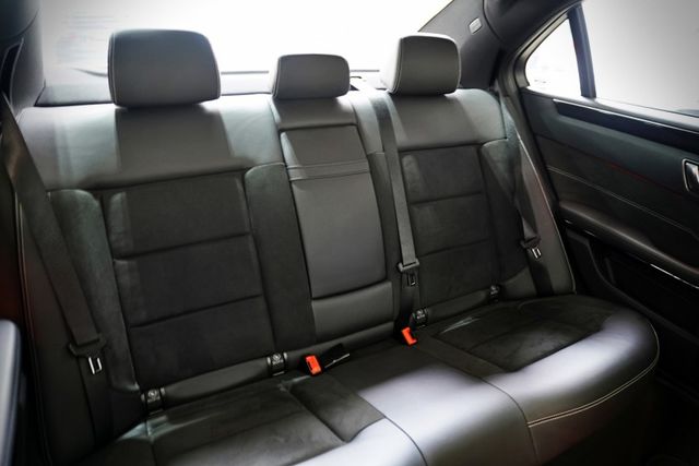 一手車 僅跑6.6萬里 AMG、天窗、倒車顯影、Ikey、摸門解鎖、導航  第9張相片