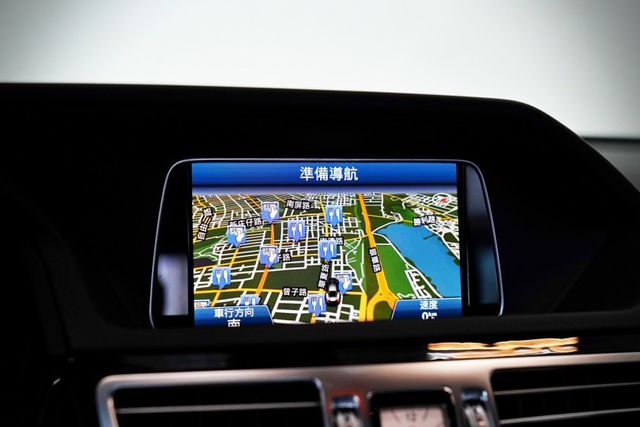 一手車 僅跑6.6萬里 AMG、天窗、倒車顯影、Ikey、摸門解鎖、導航  第14張相片