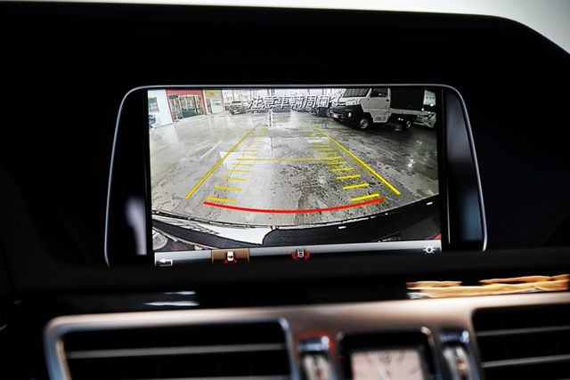 一手車 僅跑6.6萬里 AMG、天窗、倒車顯影、Ikey、摸門解鎖、導航  第15張相片