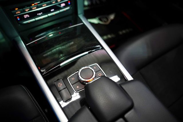 一手車 僅跑6.6萬里 AMG、天窗、倒車顯影、Ikey、摸門解鎖、導航  第17張相片
