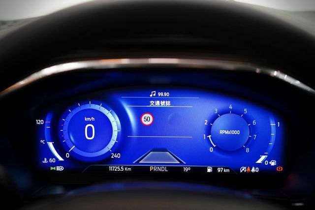 原版件 僅跑1.1萬里 ACC 車道偏移 抬顯 電動椅 B&O音響 倒影 電尾門  第11張相片