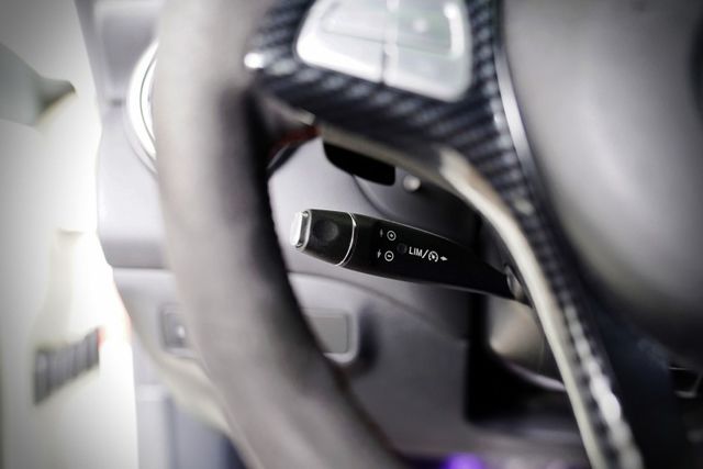 原版件 原廠保養 僅跑8.4萬里 倒車影像 雙電動椅 撥片 AMG小尾翼  第11張相片