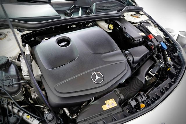 原版件 原廠保養 僅跑8.4萬里 倒車影像 雙電動椅 撥片 AMG小尾翼  第19張相片