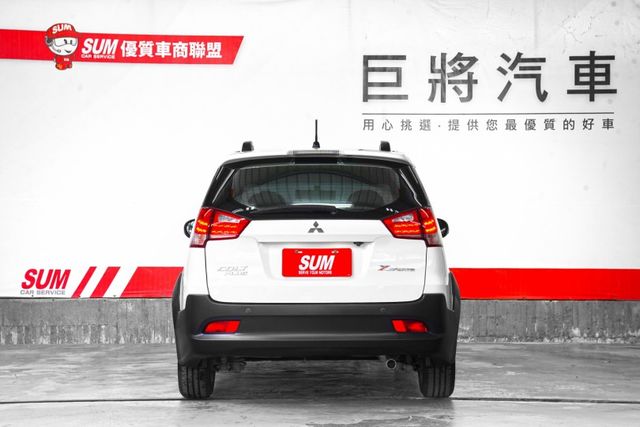 一手車僅跑5.4萬里 原版原漆 摸門 電尾門 定速 倒影 數位電視 導航  第3張相片