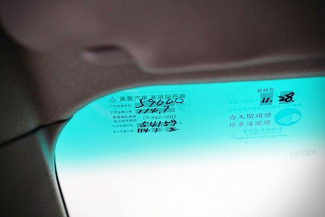 一手車僅跑5.4萬里 原版原漆 摸門 電尾門 定速 倒影 數位電視 導航  第18張相片