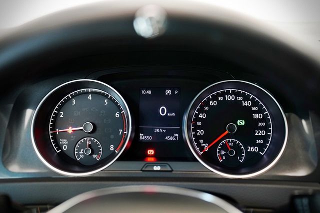 原版原漆僅跑8.4萬里 ACC跟車、雙區恆溫、i-key、CarPlay、倒影  第13張相片