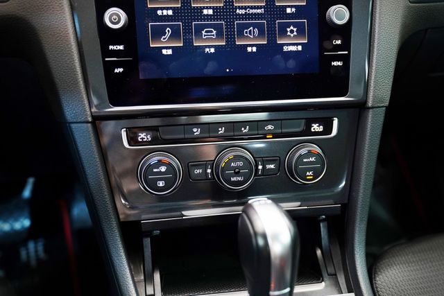 原版原漆僅跑8.4萬里 ACC跟車、雙區恆溫、i-key、CarPlay、倒影  第15張相片