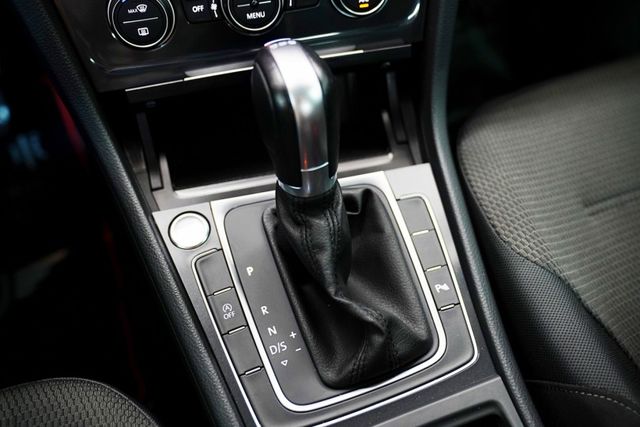 原版原漆僅跑8.4萬里 ACC跟車、雙區恆溫、i-key、CarPlay、倒影  第16張相片