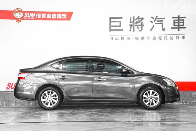 傳奇版 原版件 僅跑9.7萬里 定速、倒車顯影、導航、電視、胎壓偵測、後座出風口  第4張相片