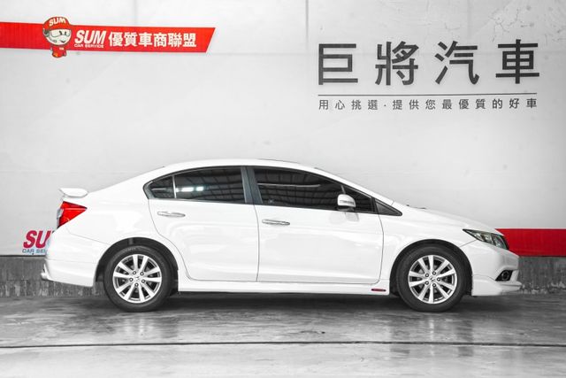 一手車僅跑7.4萬里 換檔撥片、天窗、倒車顯影、導航、恆溫空調、胎壓偵測  第4張相片