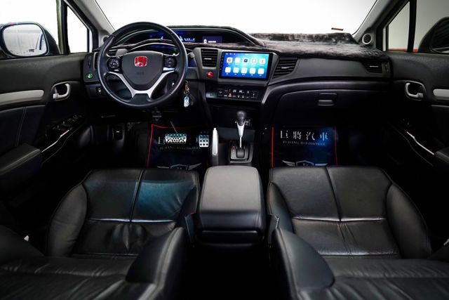 一手車僅跑7.4萬里 換檔撥片、天窗、倒車顯影、導航、恆溫空調、胎壓偵測  第7張相片