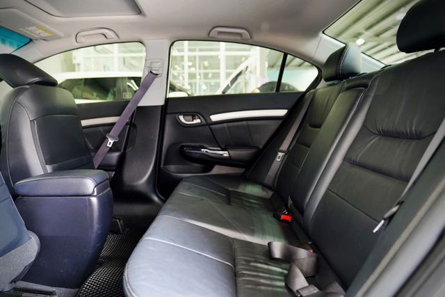 一手車僅跑7.4萬里 換檔撥片、天窗、倒車顯影、導航、恆溫空調、胎壓偵測  第9張相片