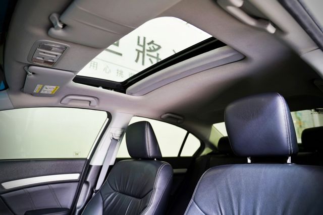 一手車僅跑7.4萬里 換檔撥片、天窗、倒車顯影、導航、恆溫空調、胎壓偵測  第11張相片