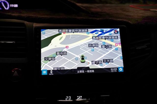 一手車僅跑7.4萬里 換檔撥片、天窗、倒車顯影、導航、恆溫空調、胎壓偵測  第16張相片