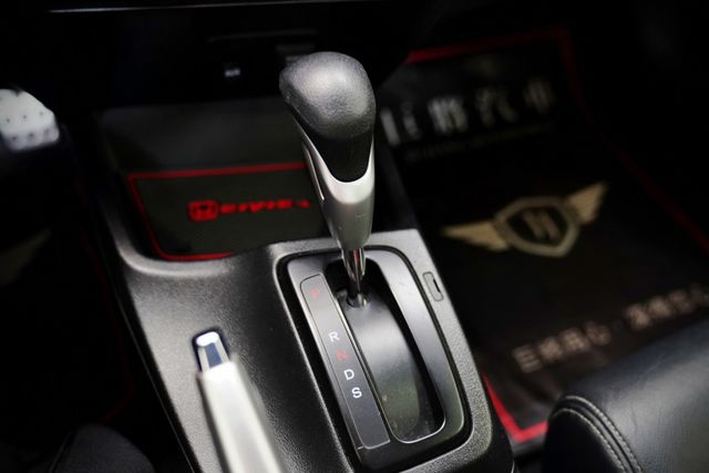 一手車僅跑7.4萬里 換檔撥片、天窗、倒車顯影、導航、恆溫空調、胎壓偵測  第19張相片