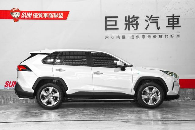 一手車 原版原漆 原廠保養僅跑6.1萬里 ACC、車道置中、盲點、環景、腳踢尾門  第4張相片