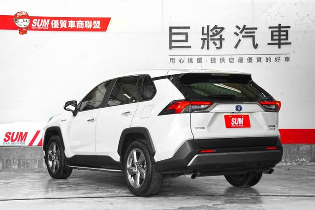一手車 原版原漆 原廠保養僅跑6.1萬里 ACC、車道置中、盲點、環景、腳踢尾門  第6張相片