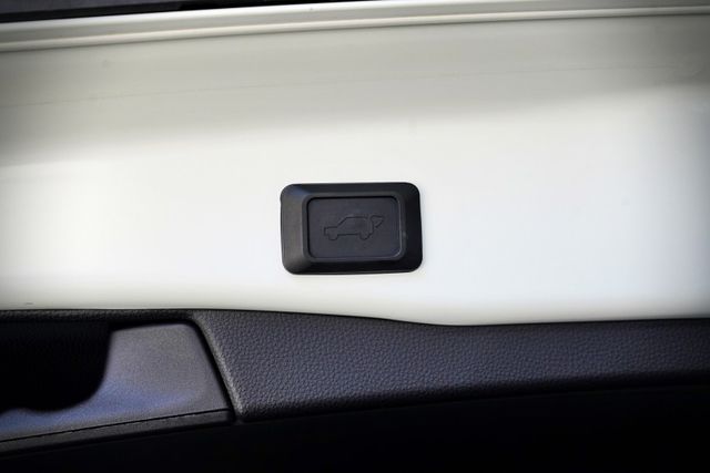 一手車 原版原漆 原廠保養僅跑6.1萬里 ACC、車道置中、盲點、環景、腳踢尾門  第18張相片