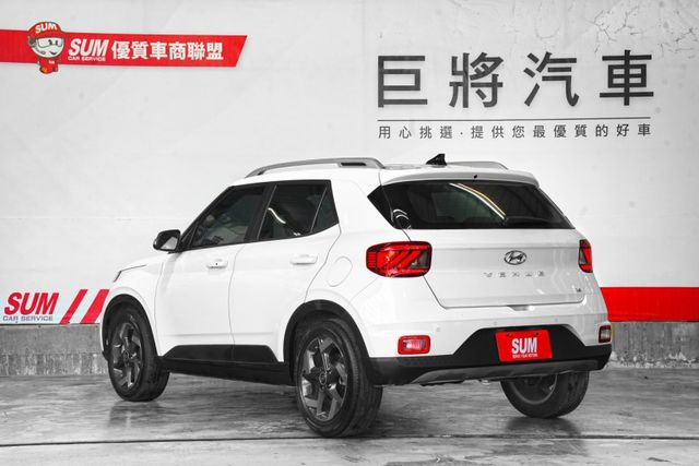 一手車僅跑1.8萬里 原版件 車道偏移 CARPLAY 恆溫 倒車顯影 循跡防滑  第7張相片
