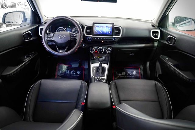 一手車僅跑1.8萬里 原版件 車道偏移 CARPLAY 恆溫 倒車顯影 循跡防滑  第8張相片