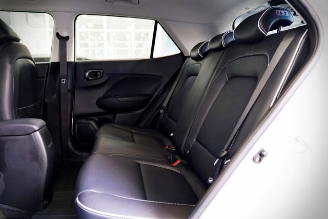 一手車僅跑1.8萬里 原版件 車道偏移 CARPLAY 恆溫 倒車顯影 循跡防滑  第9張相片