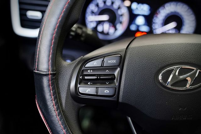 一手車僅跑1.8萬里 原版件 車道偏移 CARPLAY 恆溫 倒車顯影 循跡防滑  第12張相片