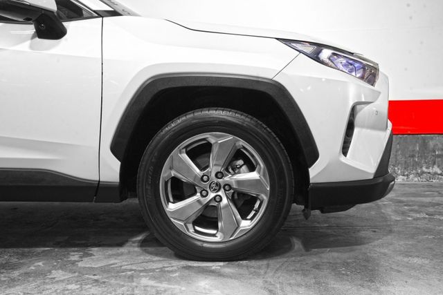 一手車僅跑6.2萬里 原版件 原廠保養 ACC車道偏移 盲點 電動電熱椅 電尾門  第5張相片
