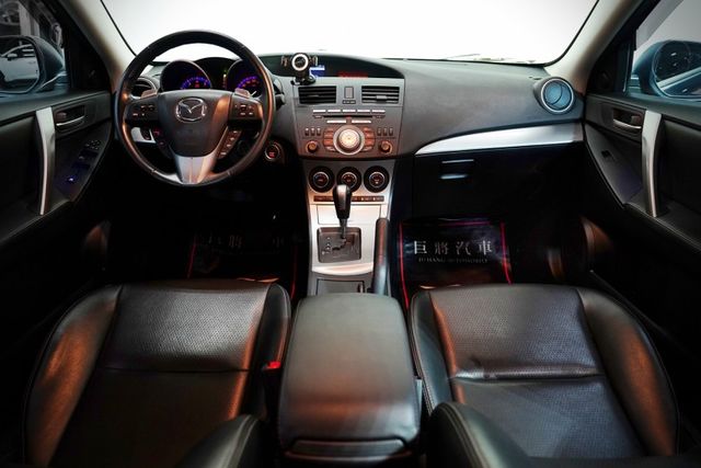 頂級型 一手車僅跑6.7萬里 原版件 原廠保養 天窗、定速、換檔撥片、I-key  第7張相片