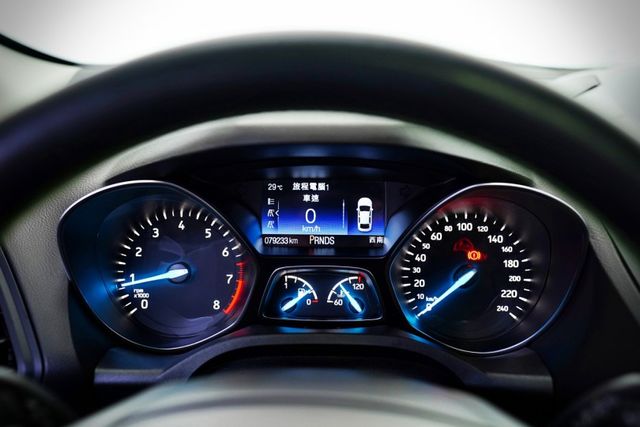原版原漆僅跑7.9萬里 撥片、全景天窗、CarPlay倒影、電尾門、導航、雙恆溫  第13張相片