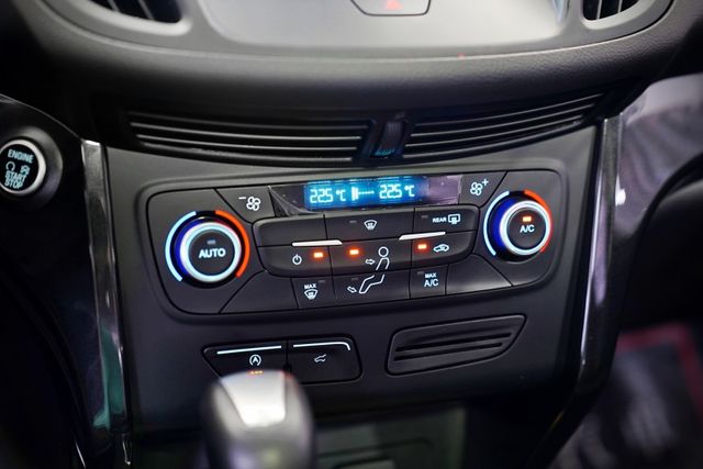 原版原漆僅跑7.9萬里 撥片、全景天窗、CarPlay倒影、電尾門、導航、雙恆溫  第16張相片